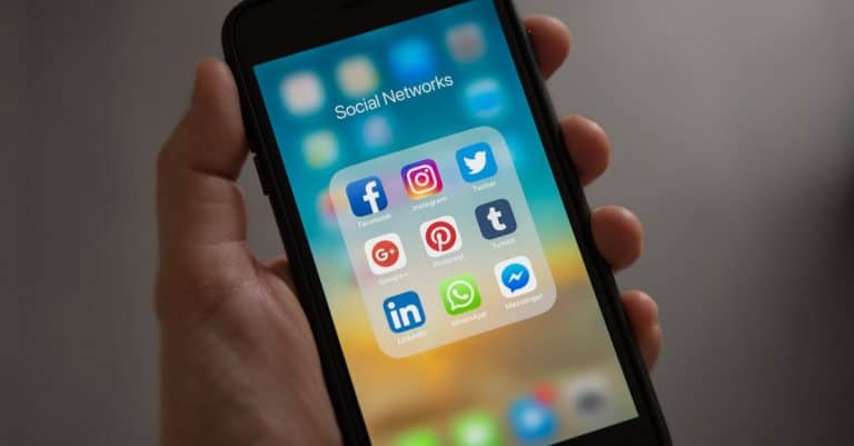 Pourquoi les réseaux sociaux sont-ils devenus incontournables ?