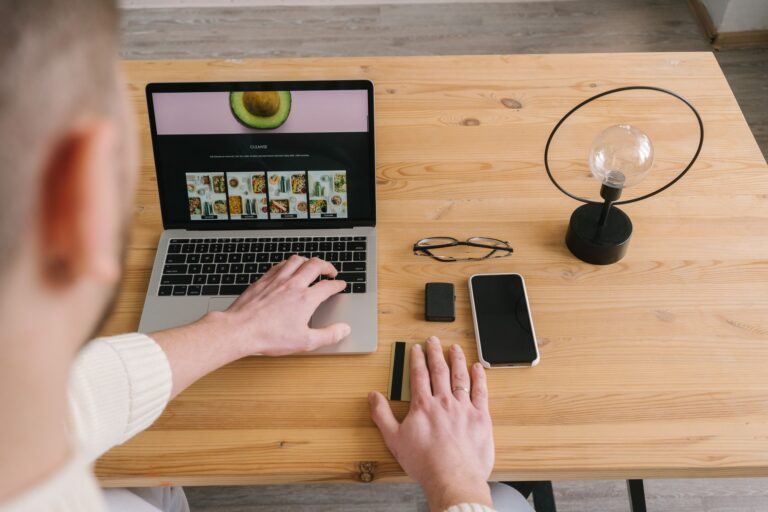 Quelle est la meilleure stratégie de distribution en ligne ?