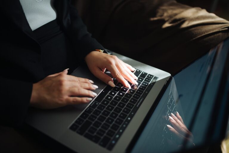 Déclarer et détecter un contenu IA avec des outils gratuits